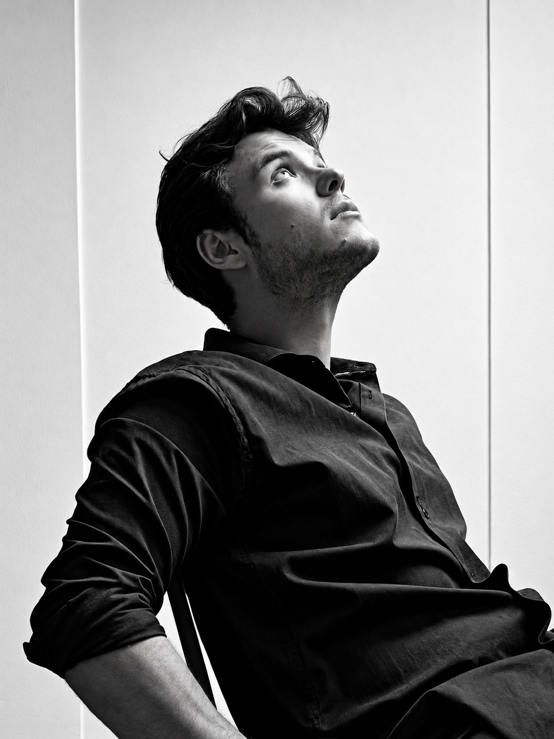 Retrato de Nico Tristán en blanco y negro