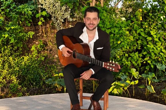 Teo Méndez with his guitar at El Sala, Peninsula Papagayo