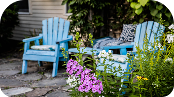 Garden with blue chairs and flowers