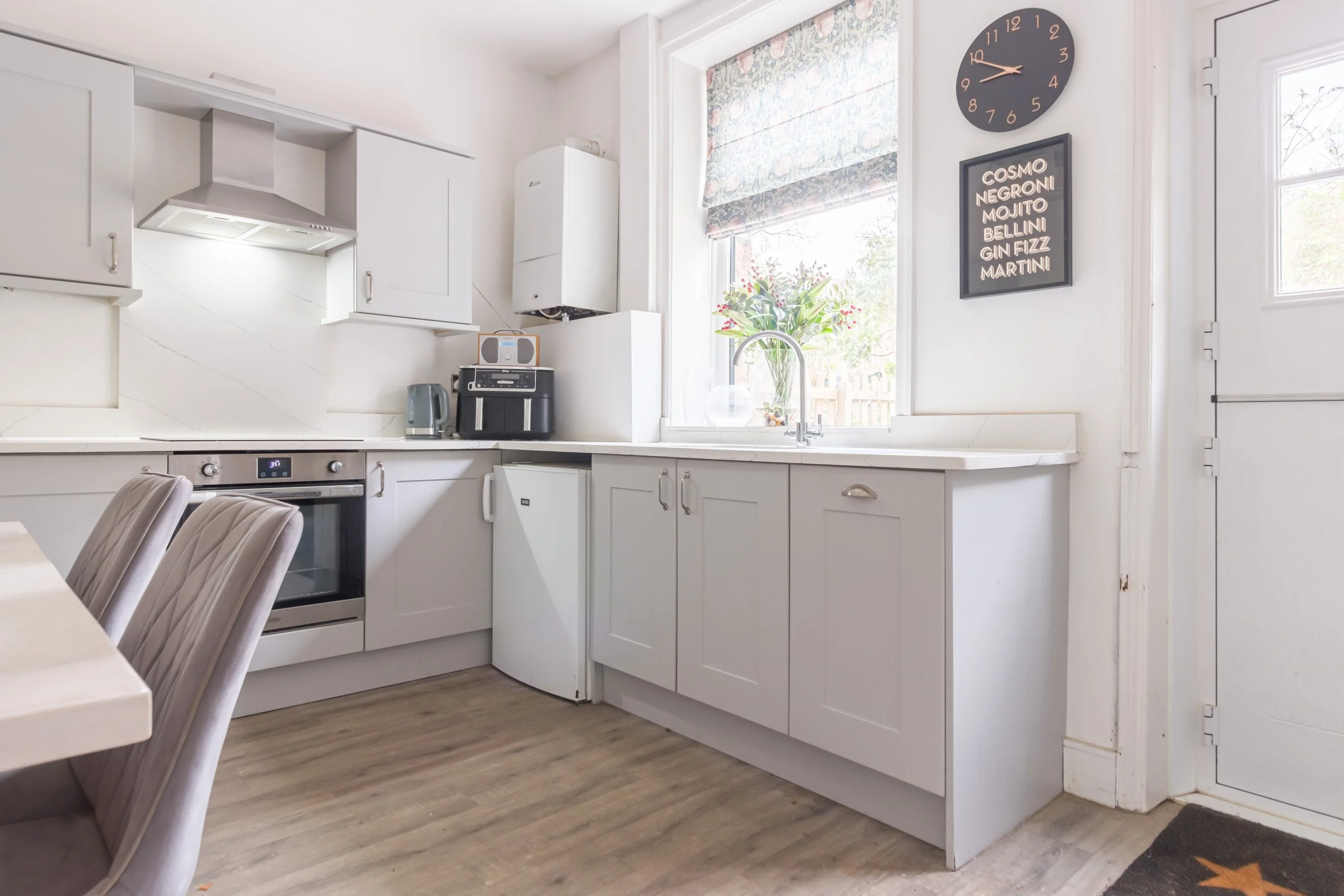 Same kitchen after TPPS training: correct distance and lens choice, giving a true, proportionate sense of the room