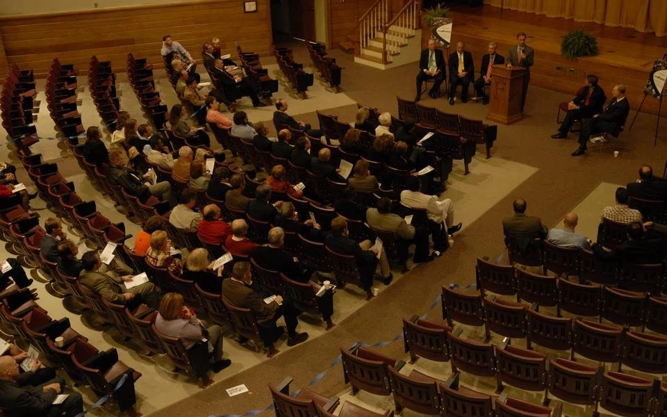 Community members fill an auditorium for the launch of knoxAchieves in 2008