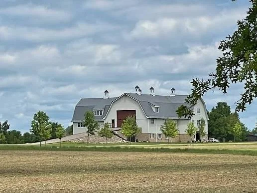 Sarchione Barn logo