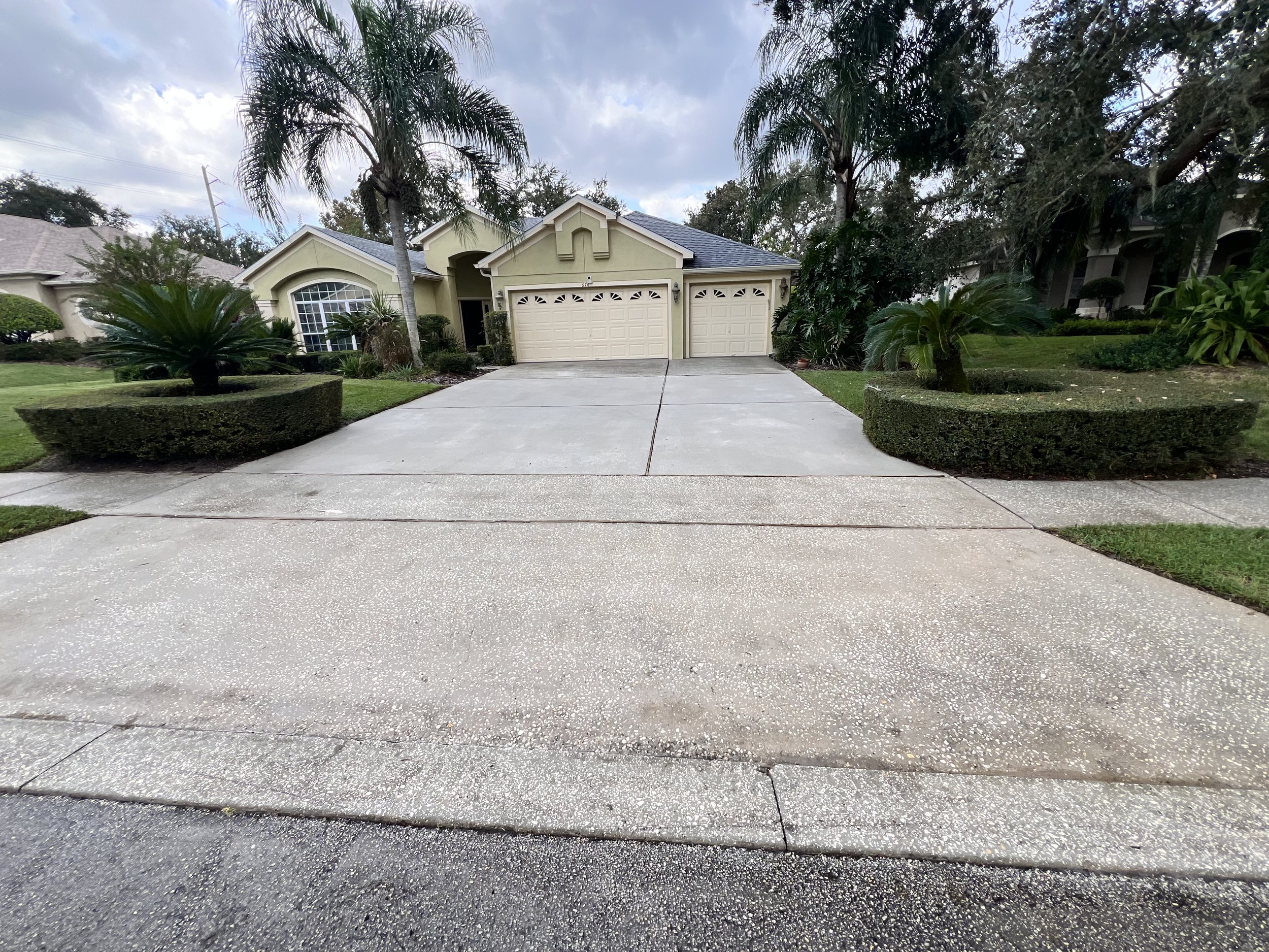 Driveway cleaning and curb appeal in Dr. Phillips