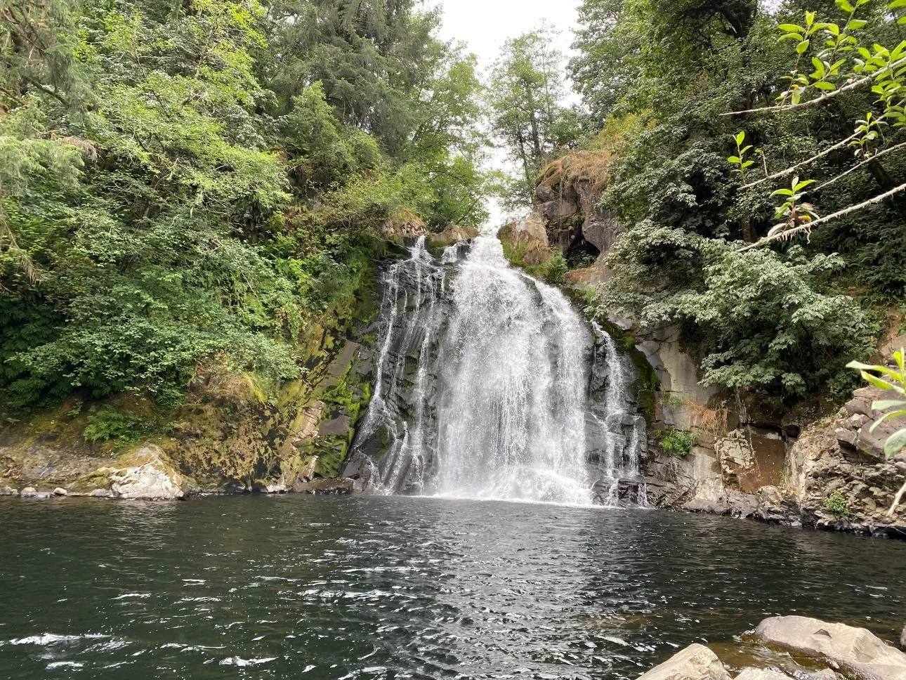 Tranquil Oregon waterfall reflecting the peaceful clarity clients find through hypnosis with StarlightMind Hypnosis.