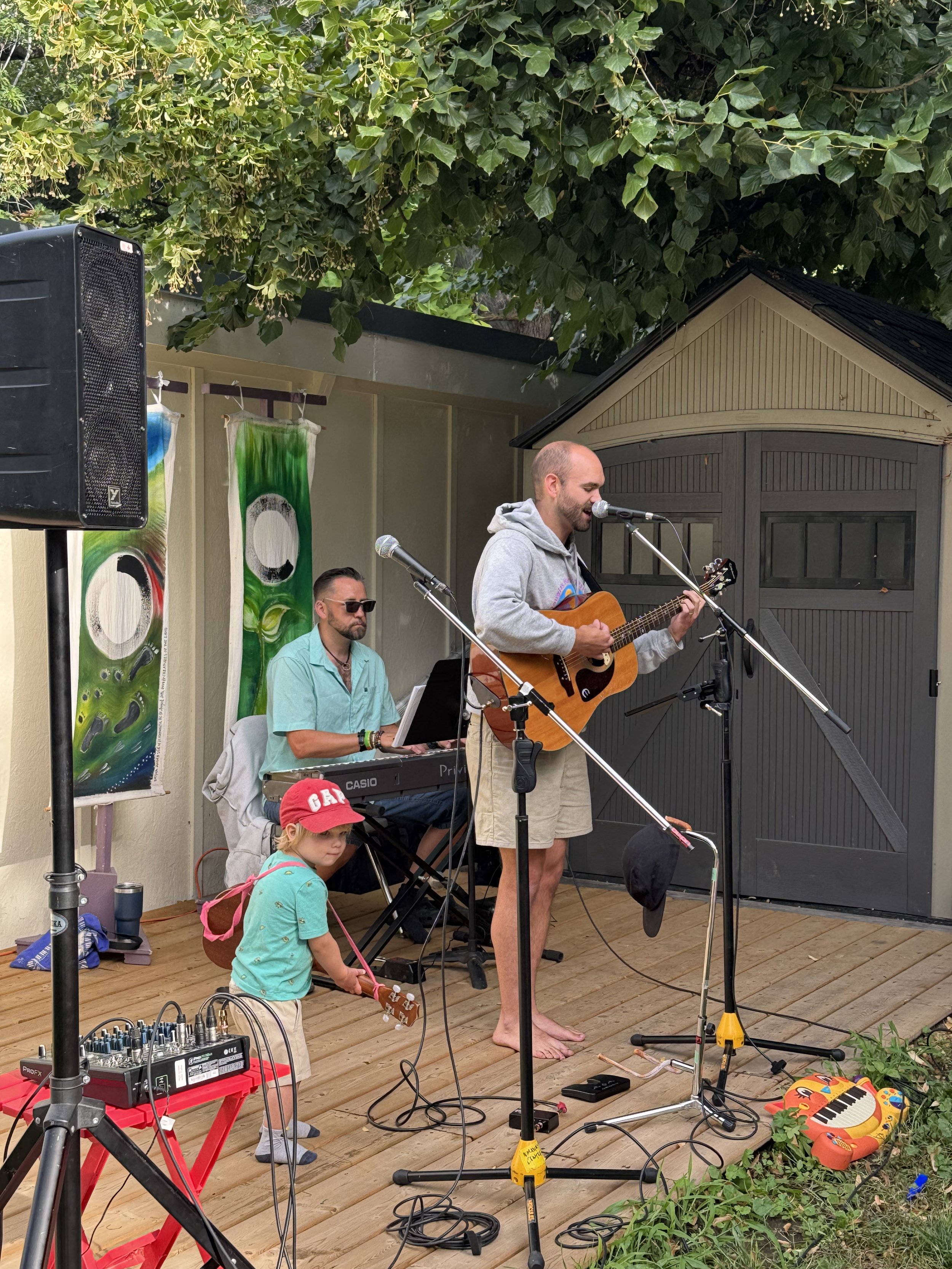 Children and families spending time together at Naramata Centre during Summer Sessions