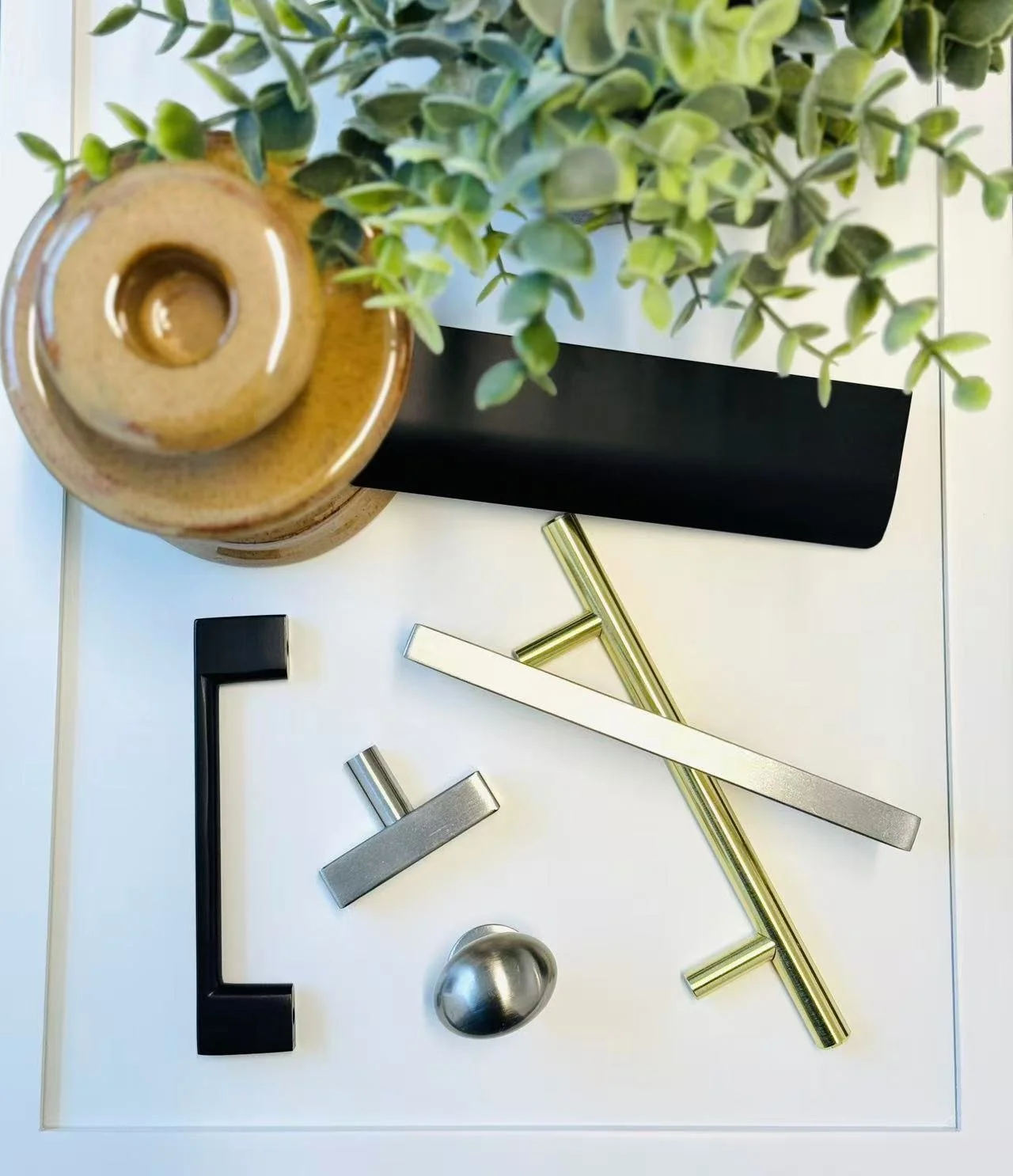 Cabinet handles and decorative hardware display
