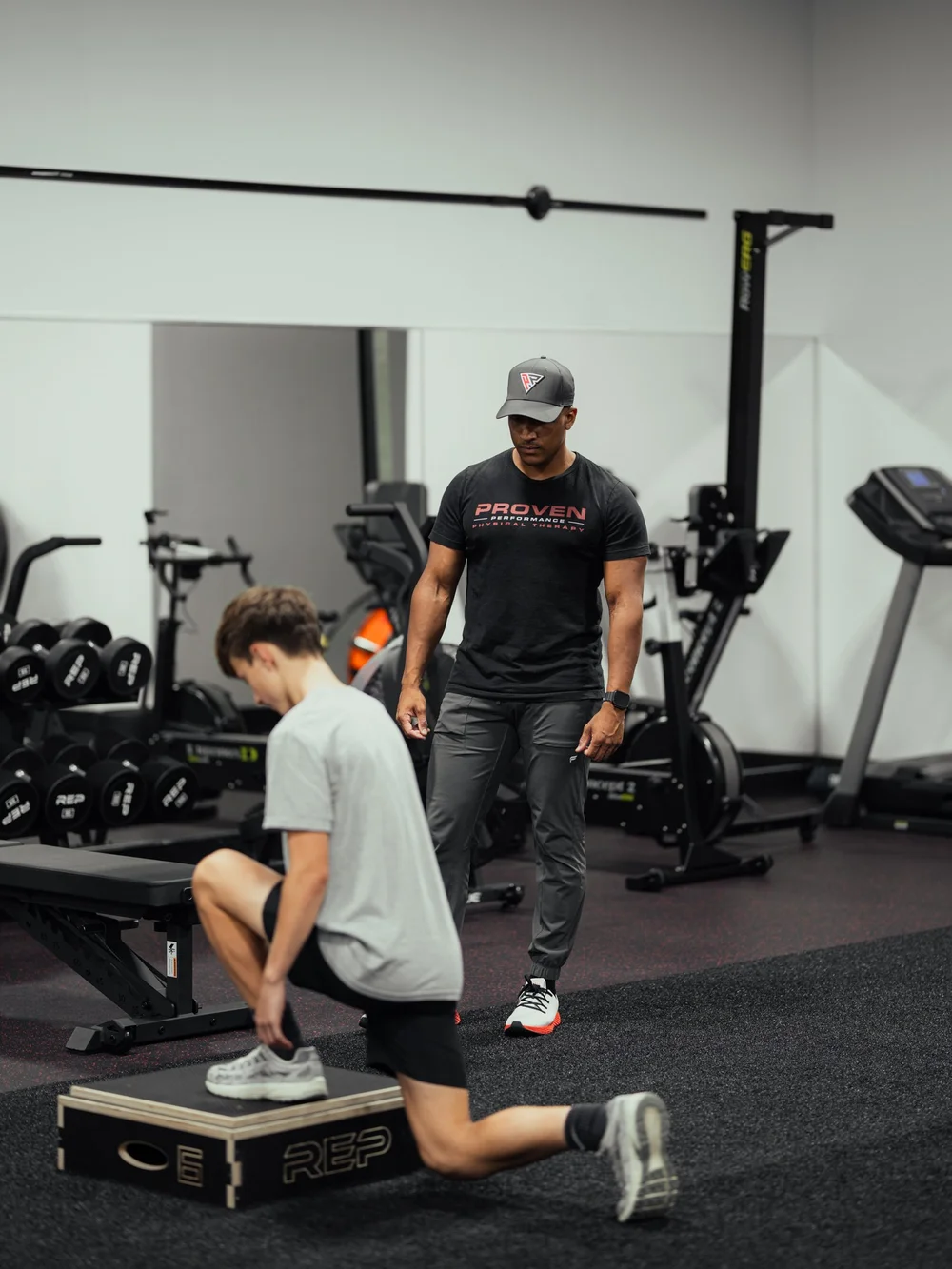 Young athlete doing a reverse lunge during a strength session at Proven Performance