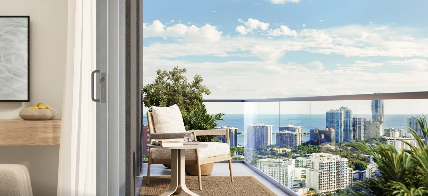 Varanda com vista para Brickell e a baía