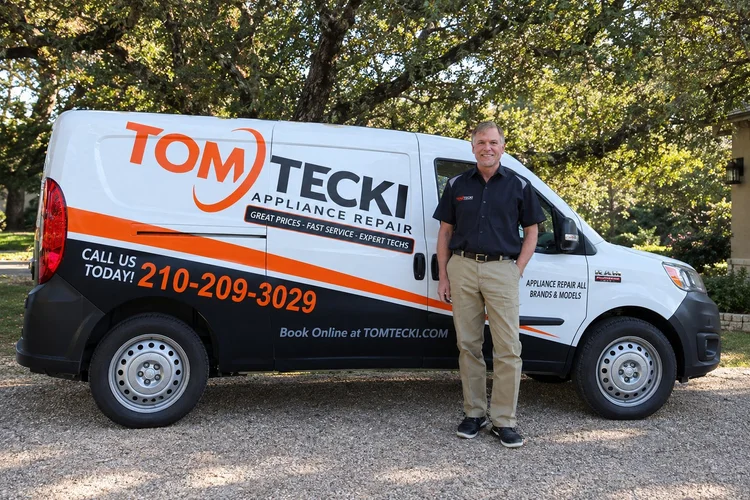 Tom from Tomtecki Appliance Repair standing beside his service van in San Antonio