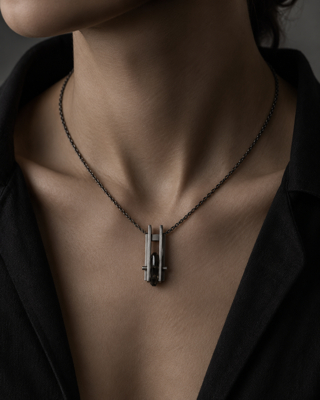 STILL · PENDENTIF · FONDO SCURO