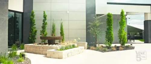 Landscaped courtyard at Venue 5 Twenty-Two