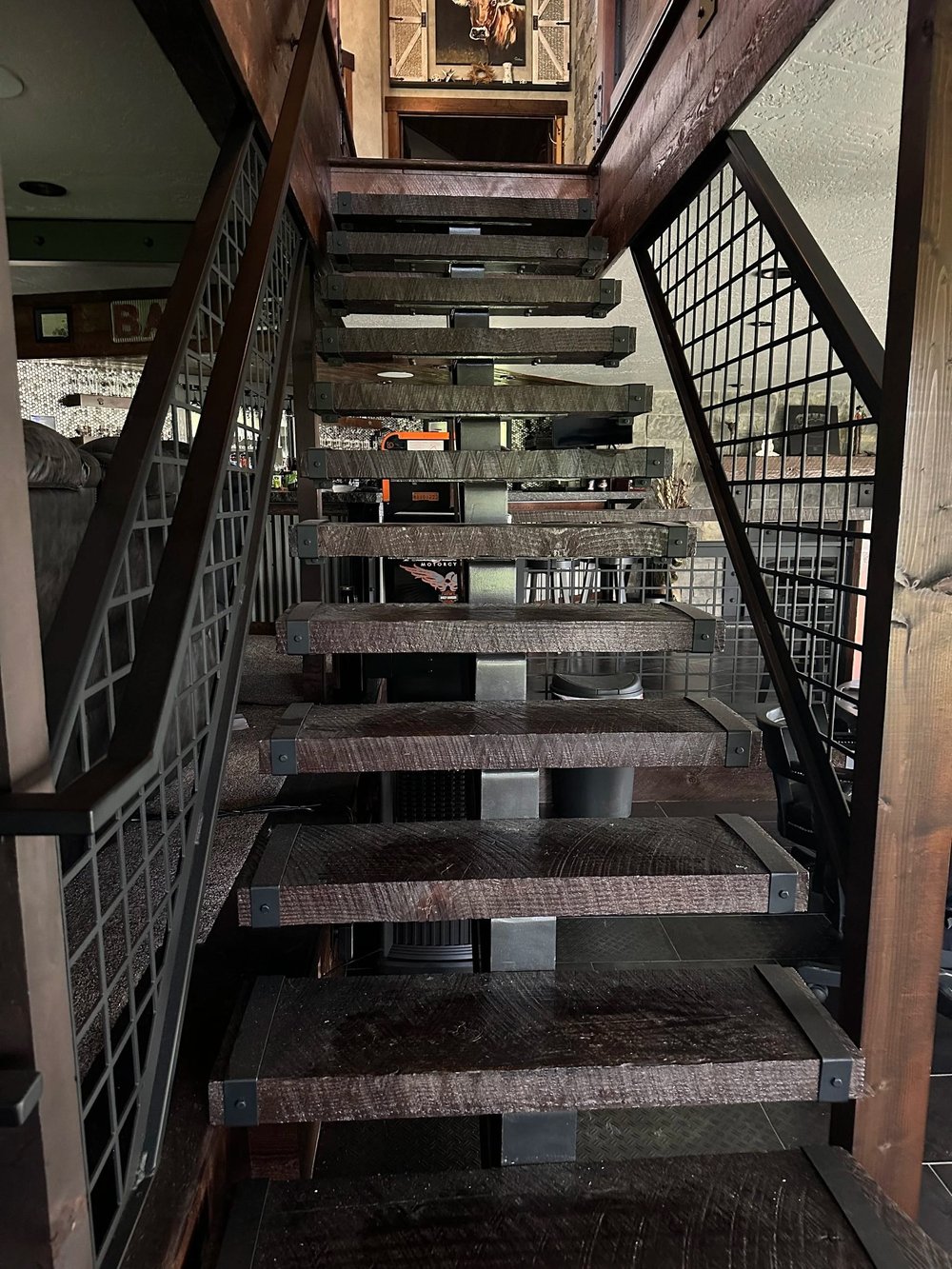 Open stair, mesh guard