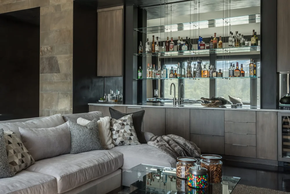 Steel-framed back bar