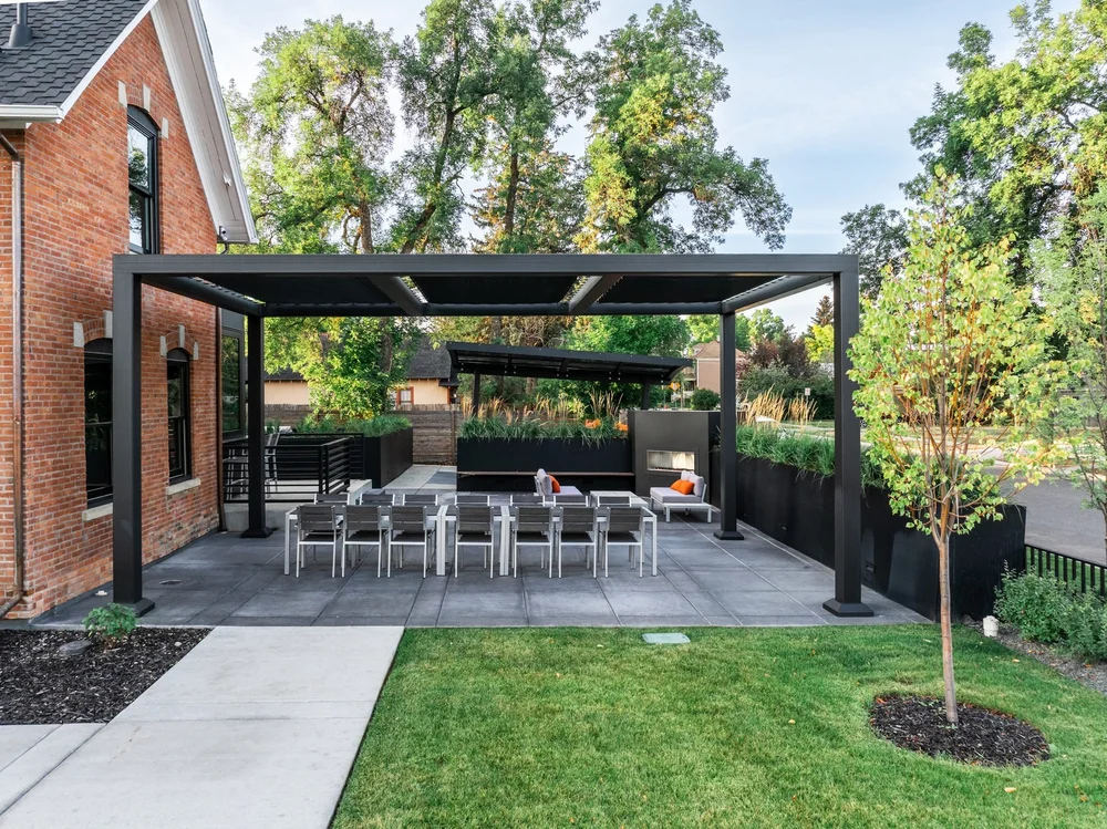 Steel pergola & outdoor dining
