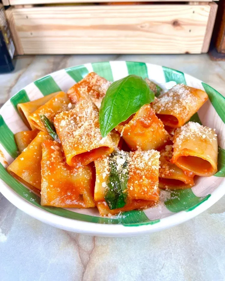 Détail de table et décor italien — Via Del Gusto