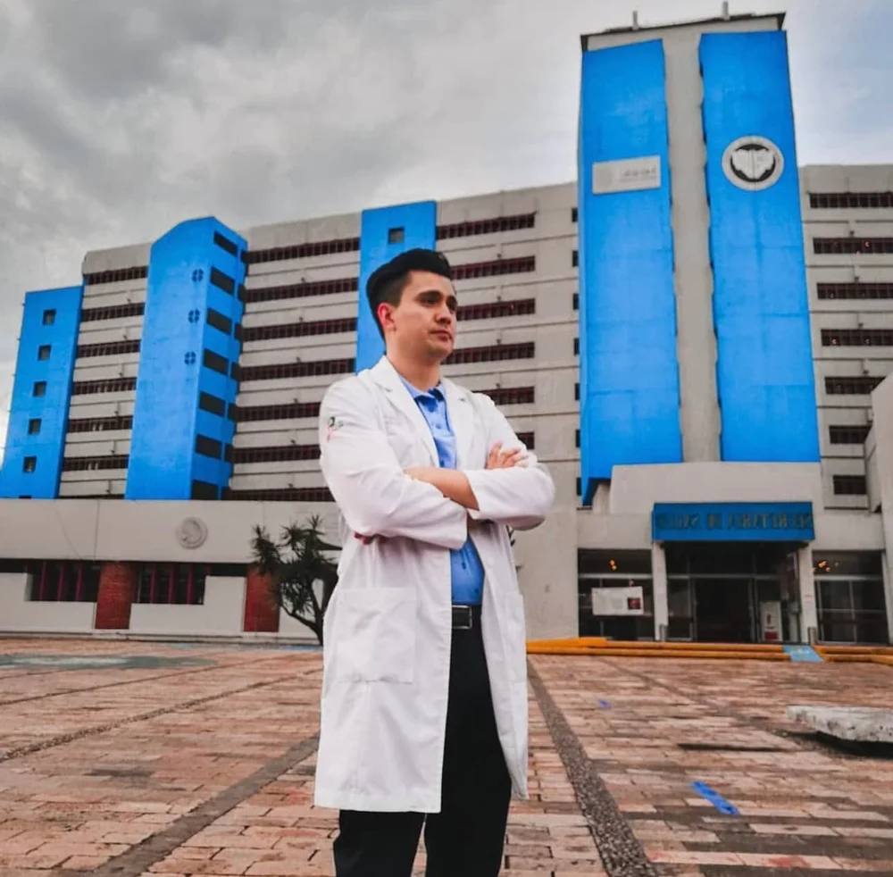 Dr. Ernesto Cedillo during his psychiatric residency at Hospital Fray Bernardino Álvarez, Mexico City