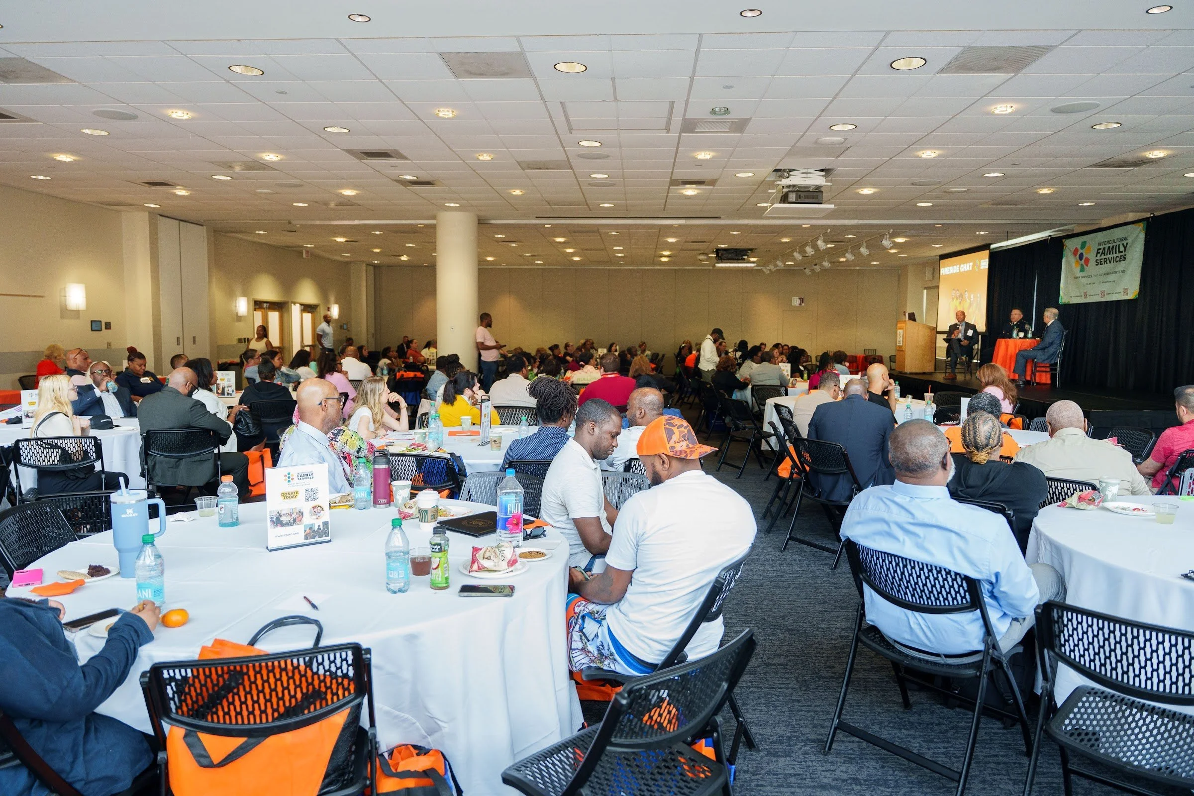 The full room during lunch and discussion