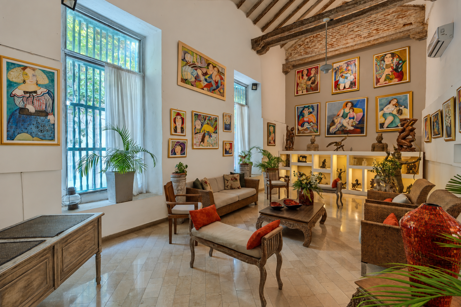 Living room at Casa Gil Art Boutique, with paintings by Eladio Gil and Fini Piñero.