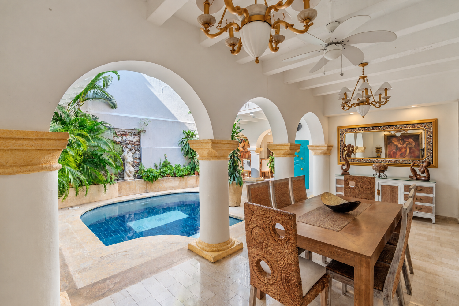 Main dining room at Casa Gil Art Boutique, photographed by SAIRS Axis.
