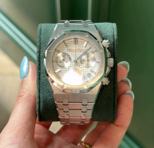 Audemars Pigeut at The Crown Houston, Diamond and Timepiece Dealer