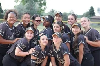 Brielle Williams with her Oklahoma Gold teammates