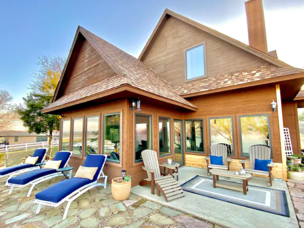 Front view of Sandy's Lake Escape