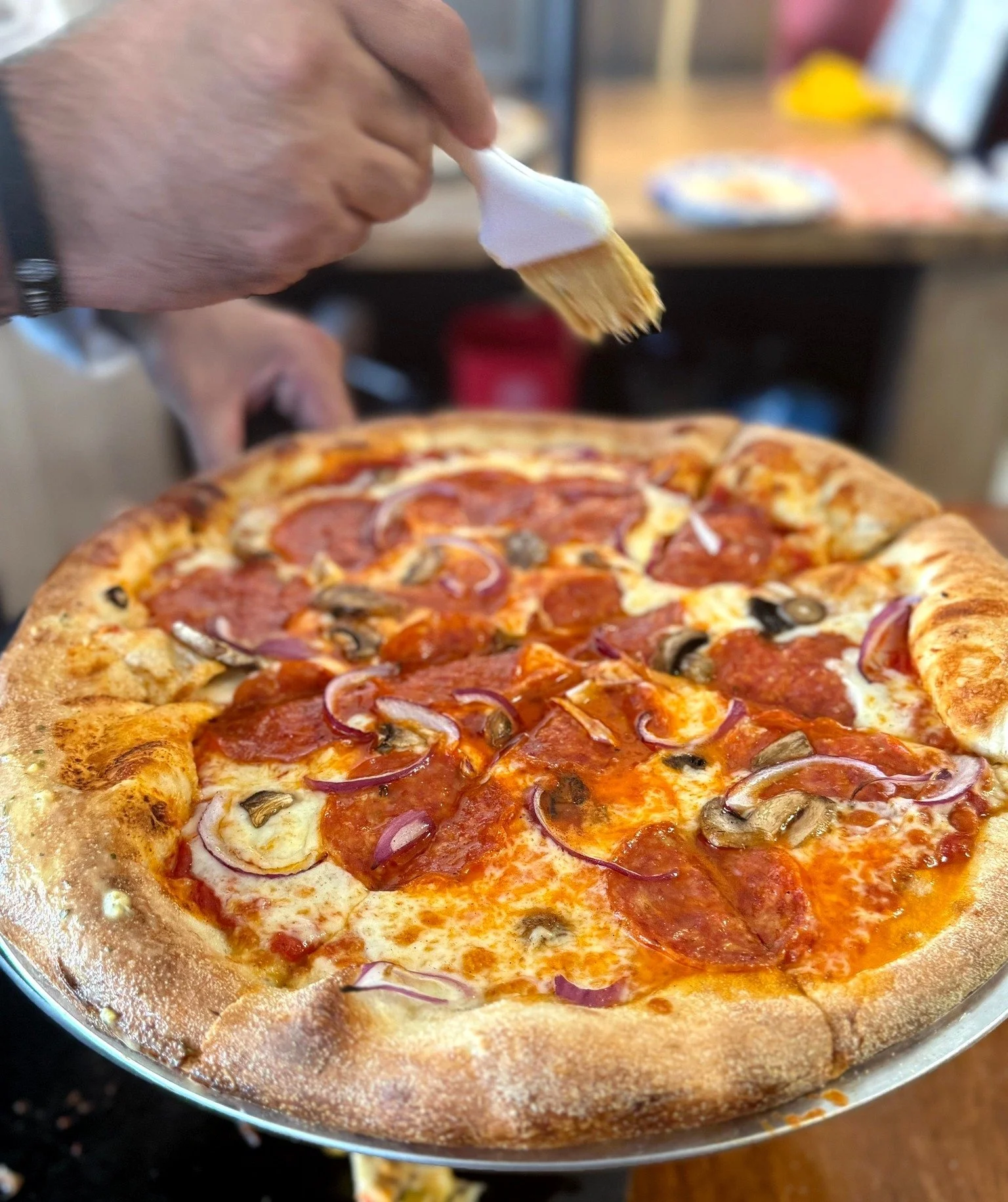 BYOB dining at Cedar Creek Lake with pizza and local food