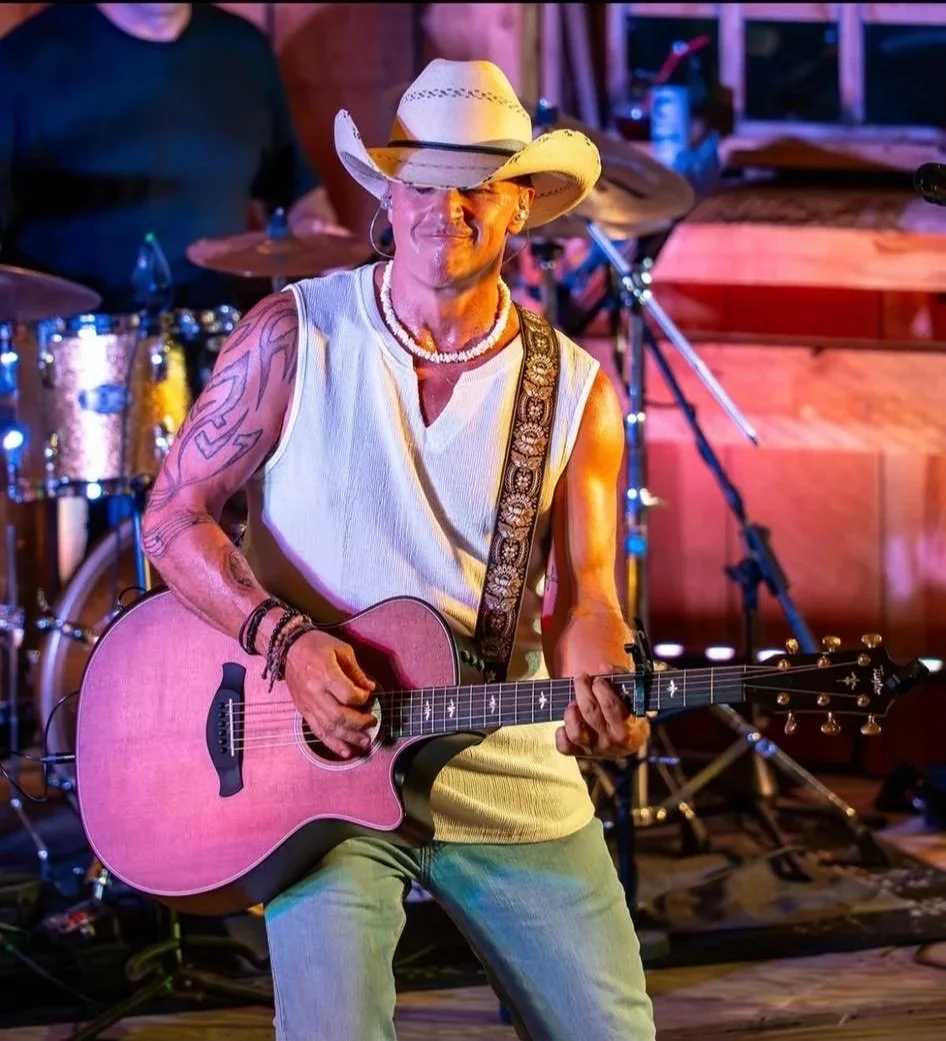Live music performance at Cedar Creek Lake restaurant