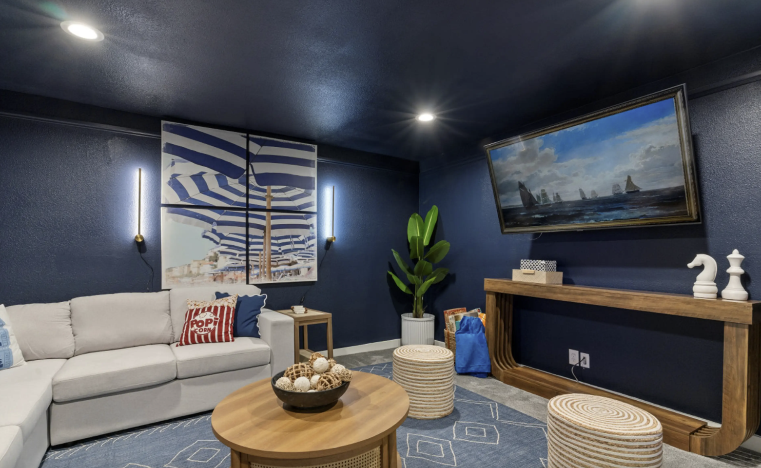 Casa Azul TV room