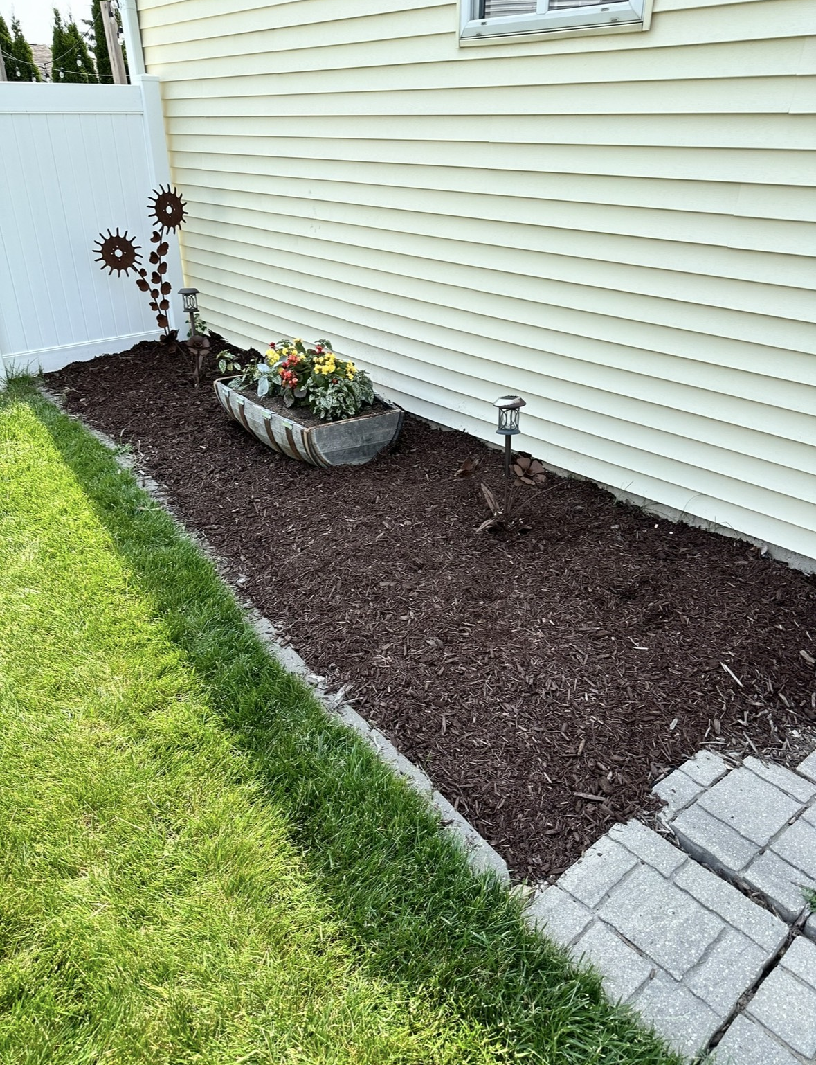 Mulch installation — Sun Prairie WI