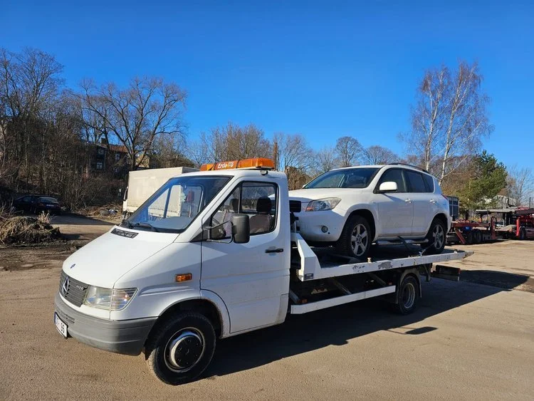 Transporta un evakuatora pakalpojumi