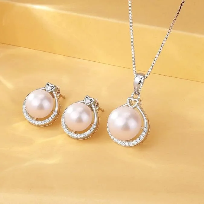 Pearl stud earrings and matching pendant gift set for a quinceañera