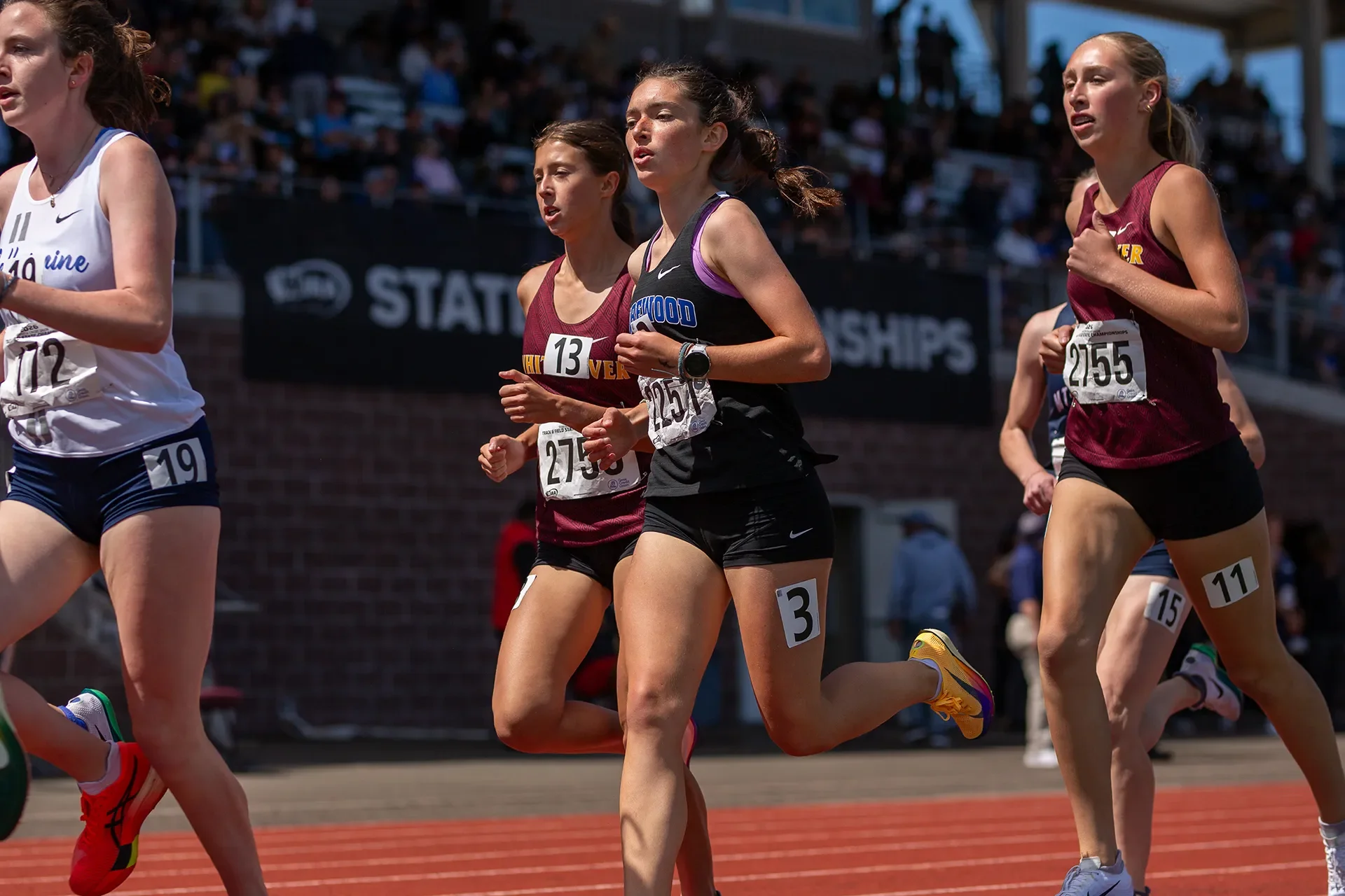 Olivia Decker working pack tactics in the 3200m at Mount Tahoma