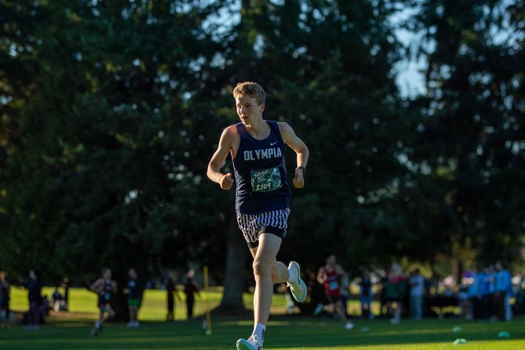 Quenton Lanese of Olympia running at the Nike Twilight Invitational (2026)