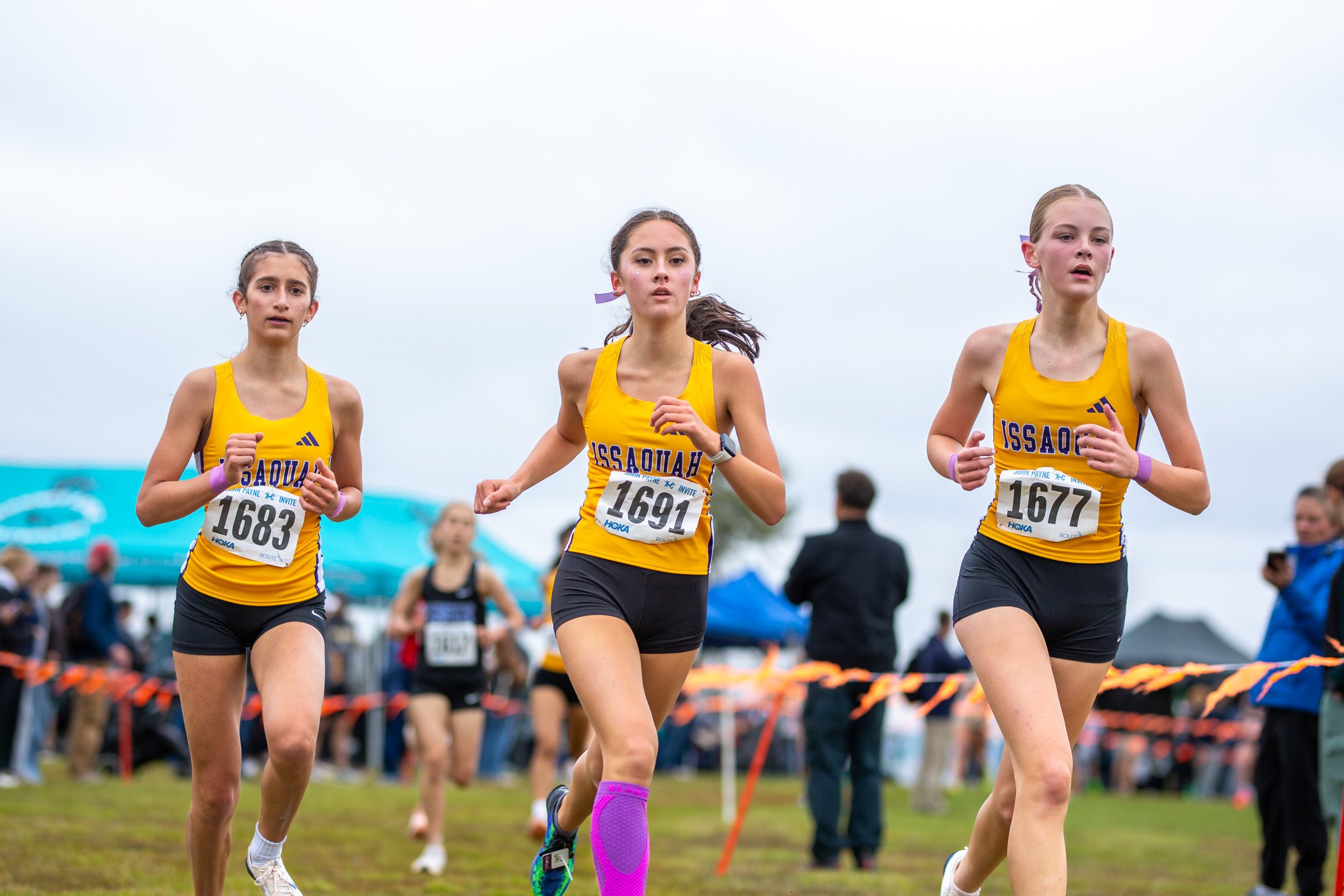 Issaquah junior varsity runners racing at the 2026 HOKA John Payne Invitational, Chambers Bay, University Place WA