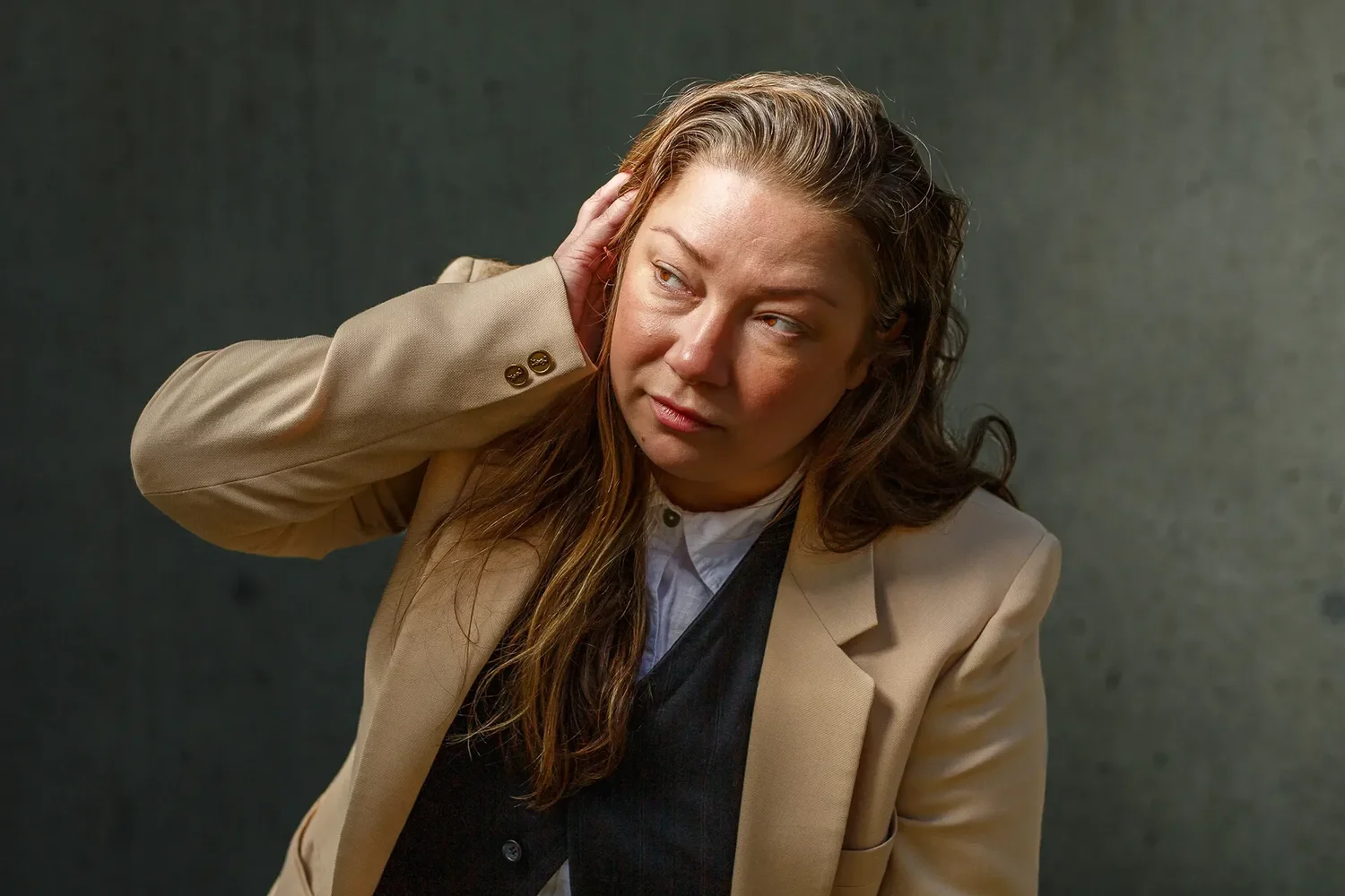 Headshot of Jennifer Harju against a concrete wall background