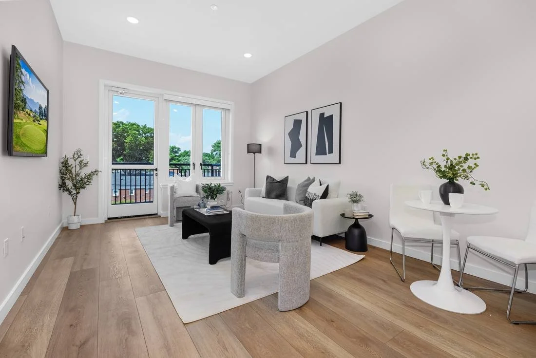 Living room with balcony doors