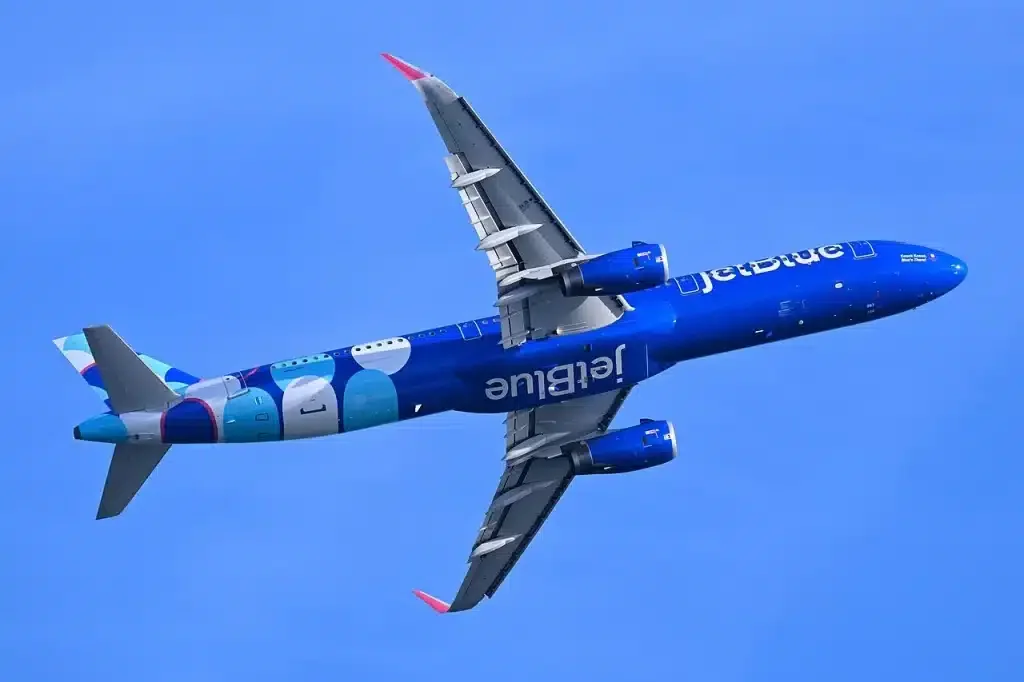 JetBlue A321neo departing Boston