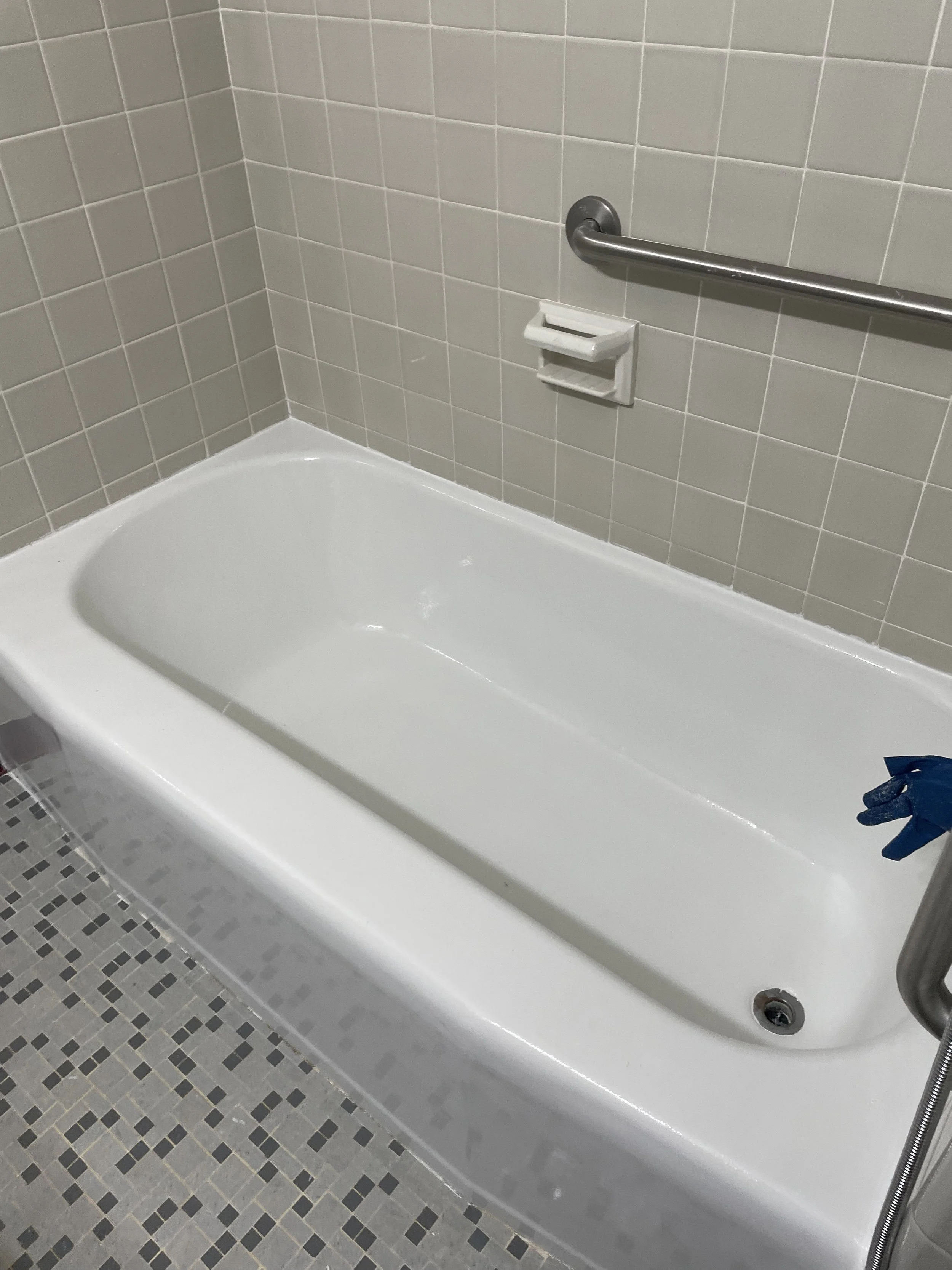 Bright clean white bathtub refinishing Augusta GA