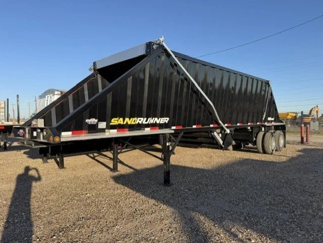 Midland SandRunner wet sand hopper trailer, front three-quarter exterior view
