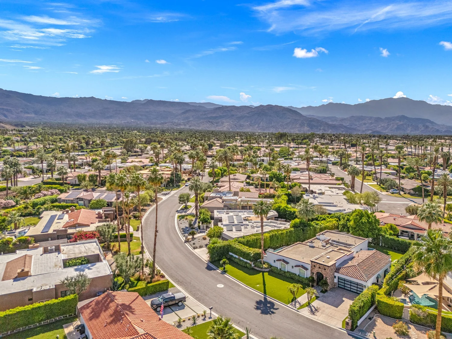 A curving street of Indian Wells homes