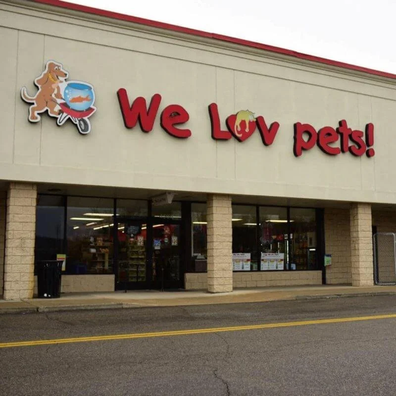 We Lov Pets storefront in Marietta, Ohio