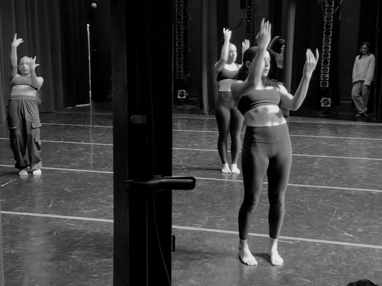 509 Collective dancers in audition preparation