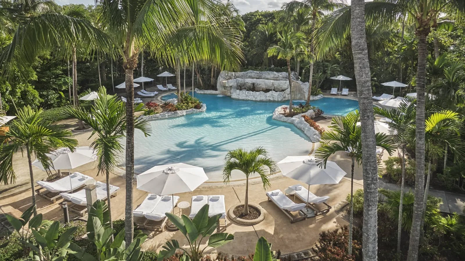 Infinity pool at Four Seasons Ocean Club Bahamas