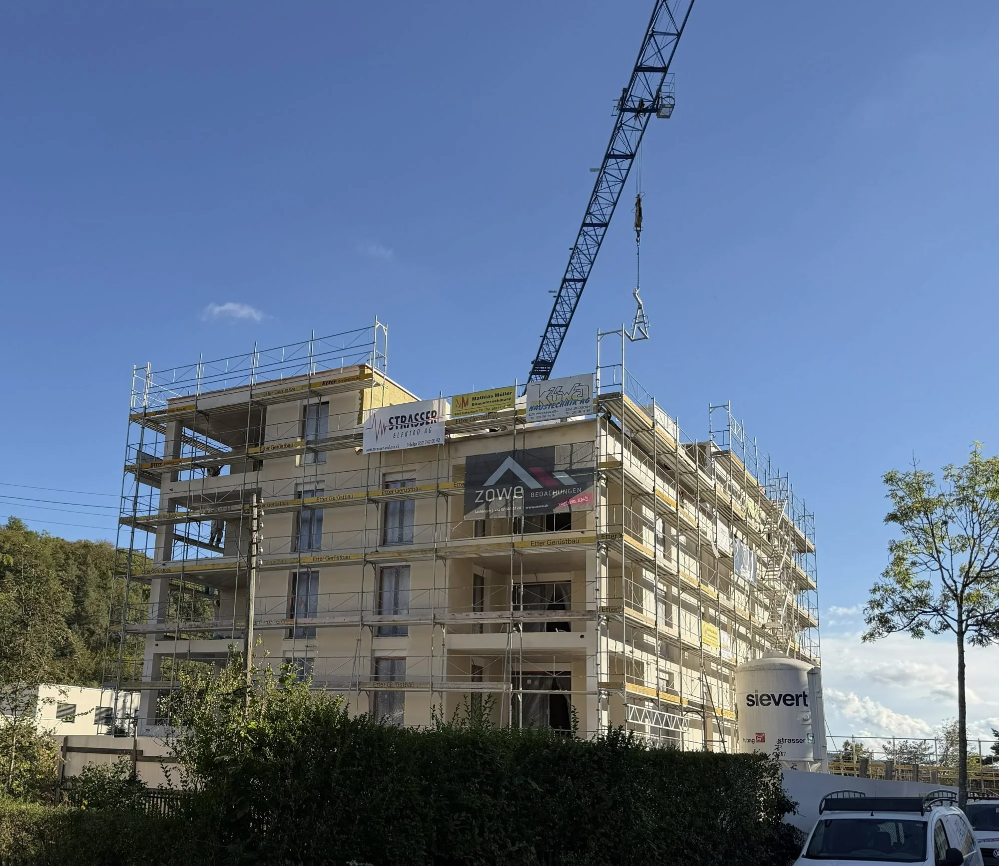 Haus B mit Kran