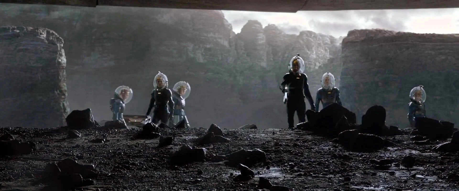 Explorers enter the Engineer temple in Prometheus
