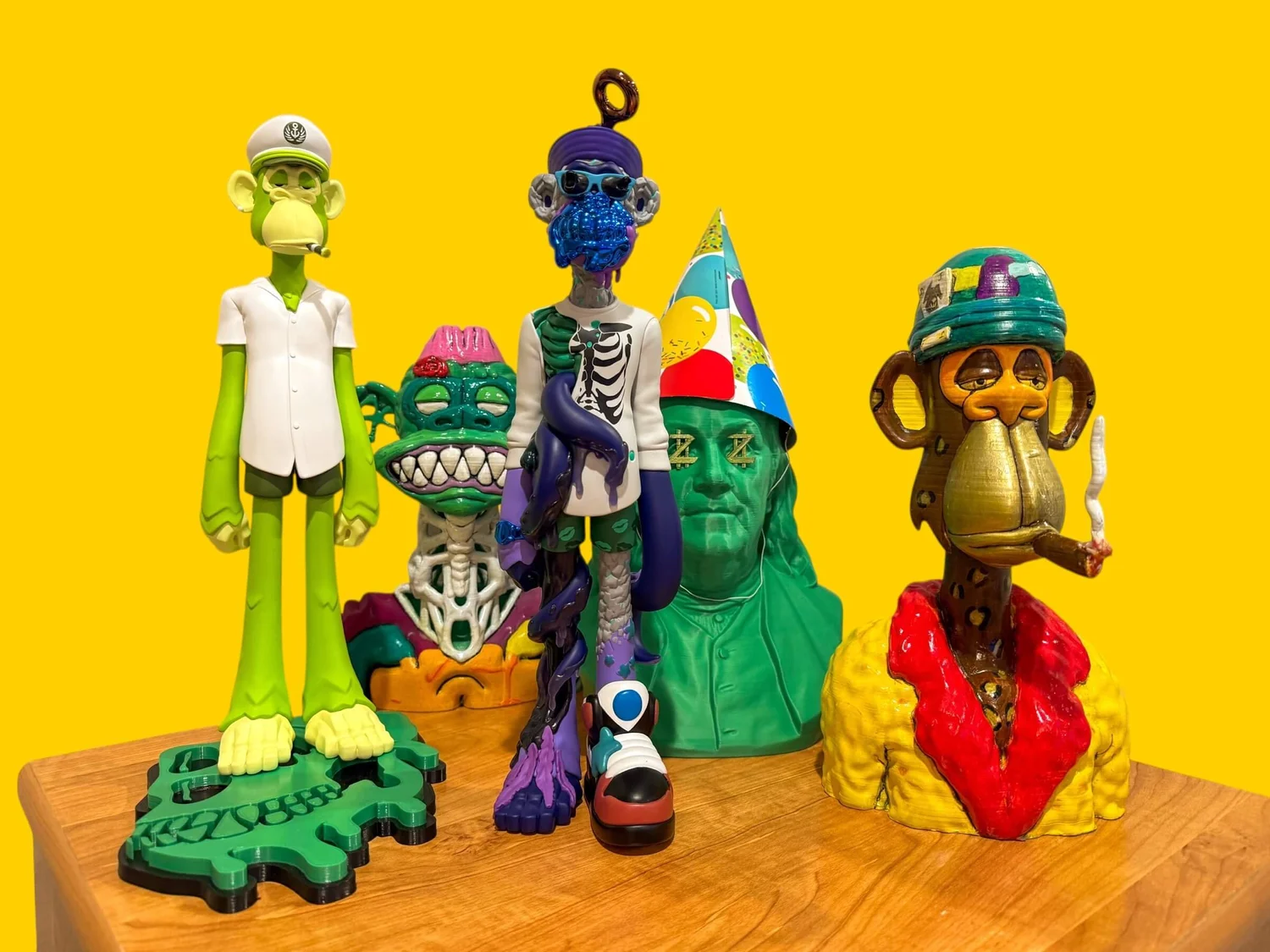 Rule Mobile display featuring MAYC Curtis (green) and the super‑rare Melvin 2.0 (purple); includes EFUGY 3D‑printed BAYC elements
