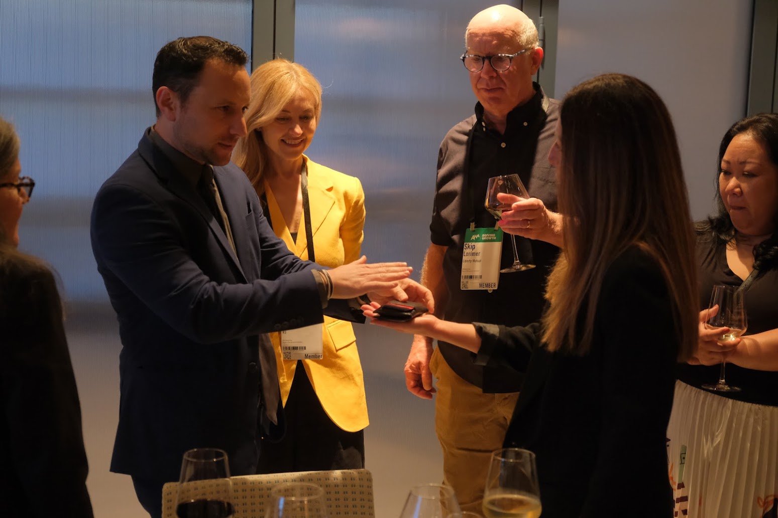 Ari Novick entertaining guests as a corporate magician at an event in Clarksville, Tennessee.