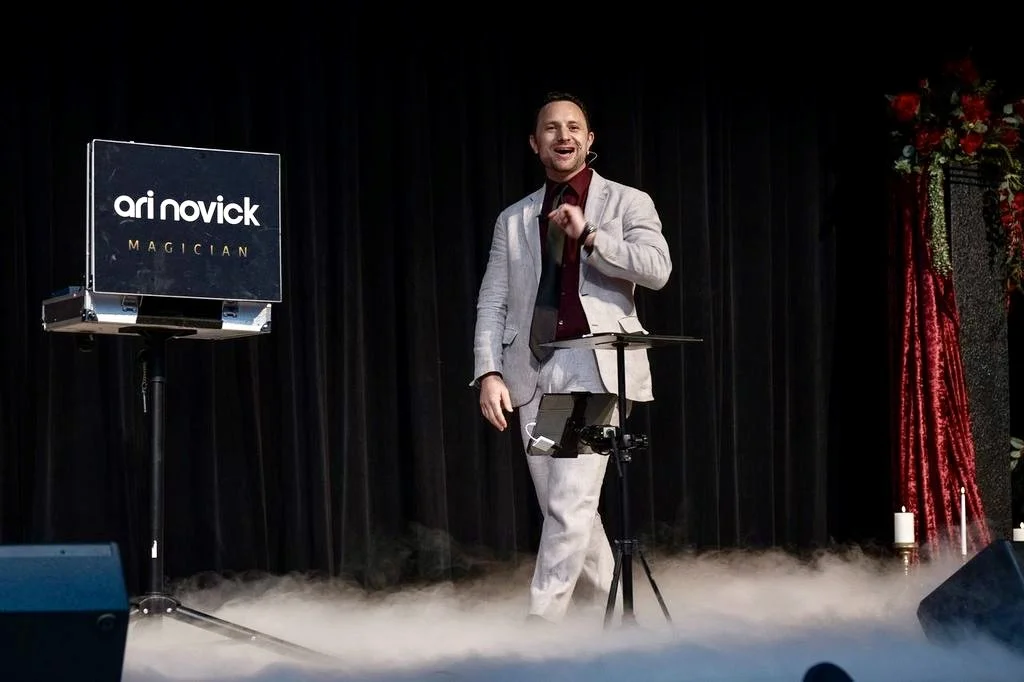 Corporate magician Ari Novick performing live entertainment at a corporate event in Orlando, Florida.