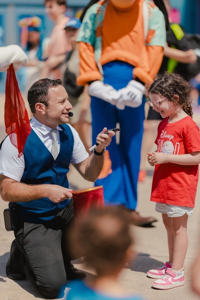 Kids magician Ari Novick performing a fun magic show for children in Jacksonville.